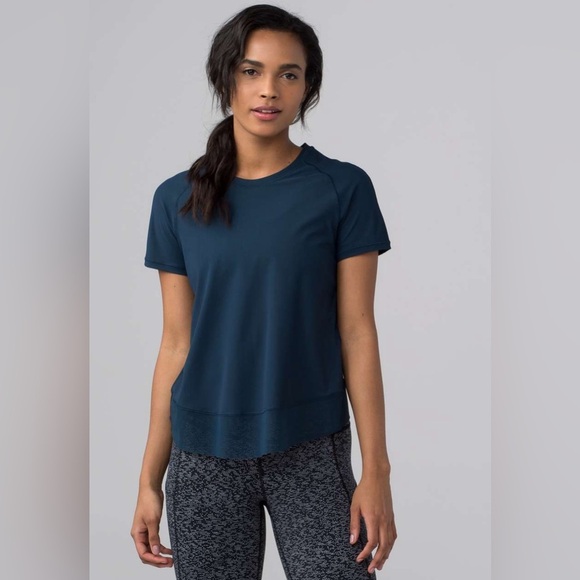 NEW! Lululemon Sole Training Short Sleeve Shirt Black SZ 4 - Picture 9 of 16